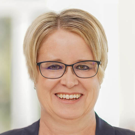Porträtbild Claudia Fischli