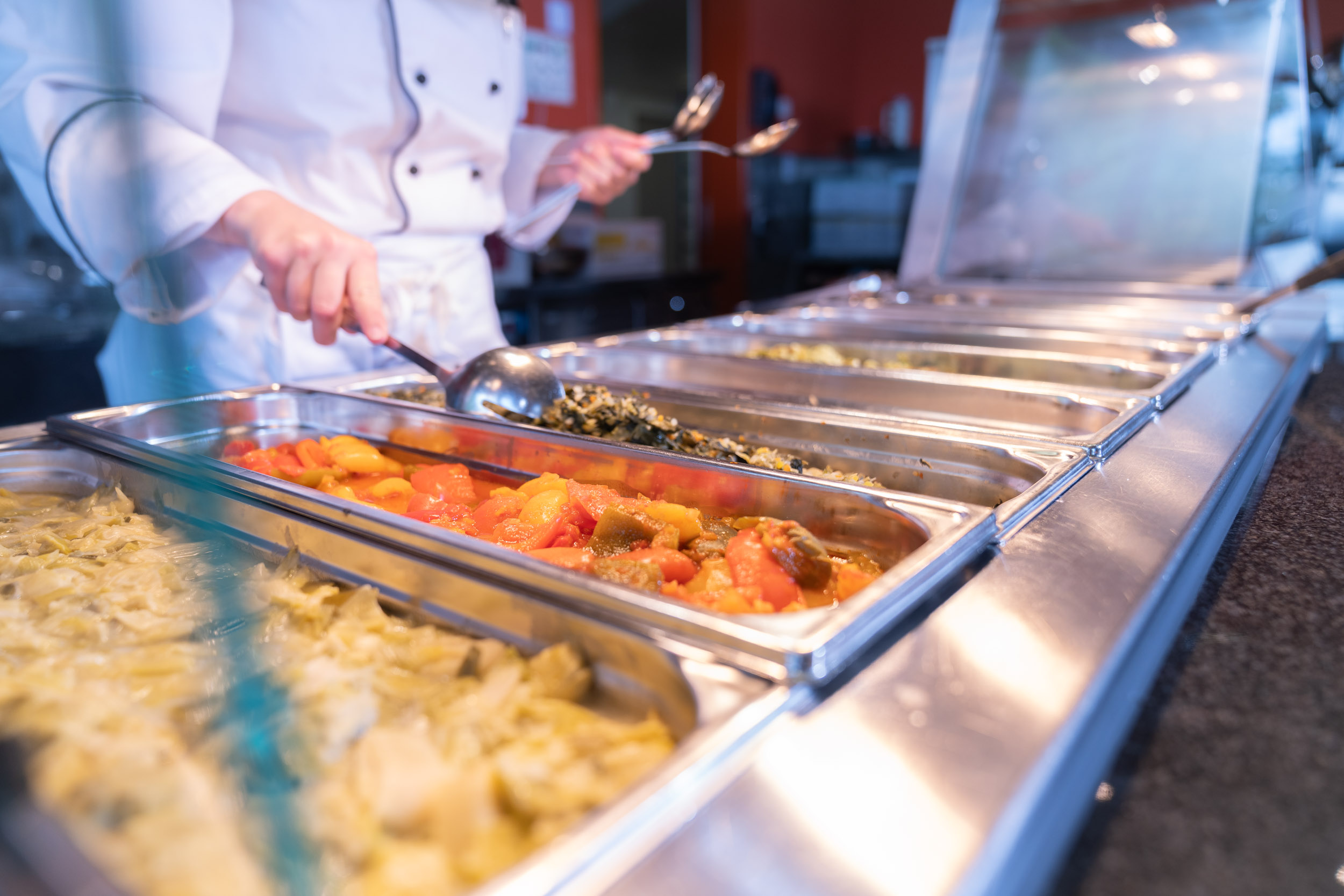 Speisen am Mittagsbuffet