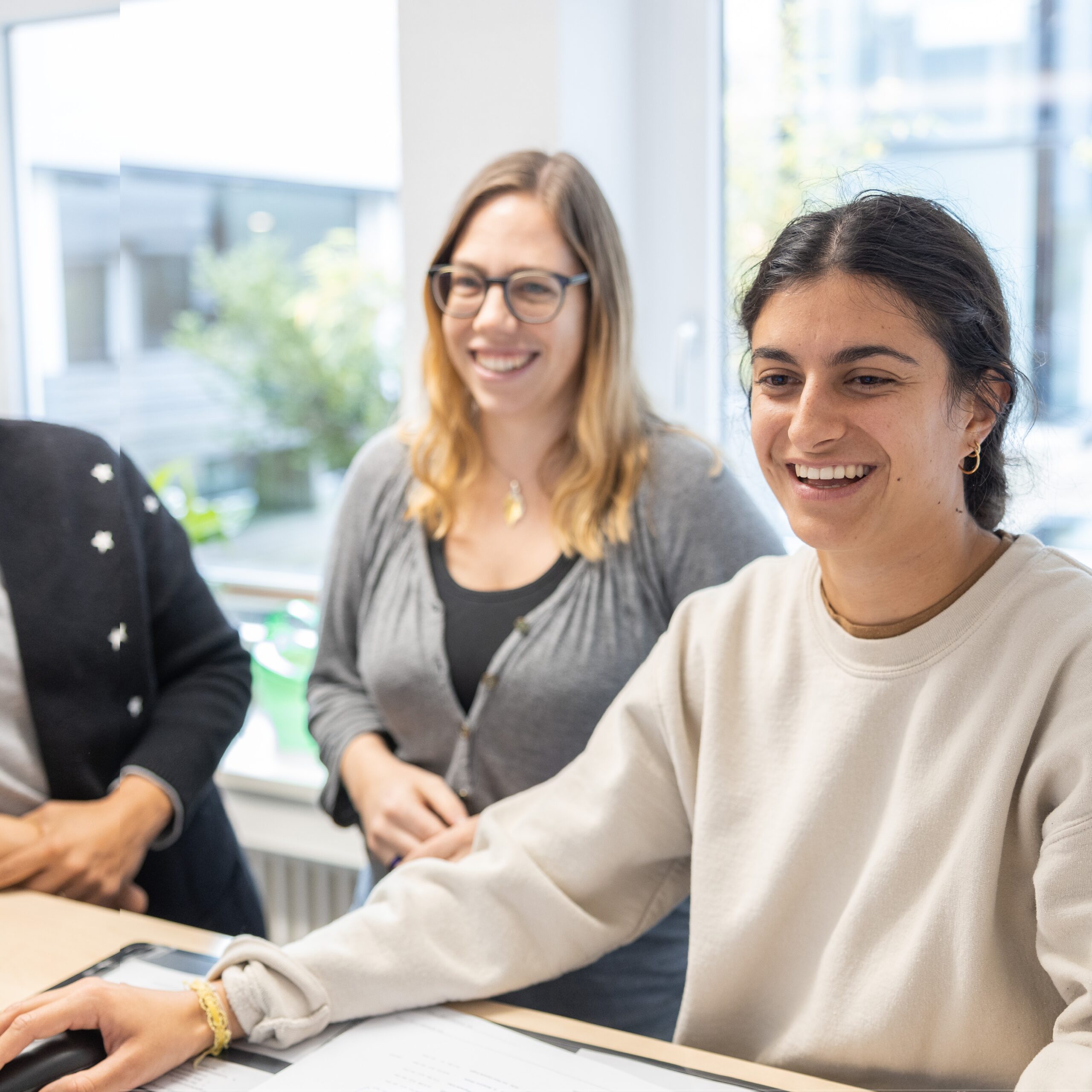 Mitarbeiterinnen im Büro