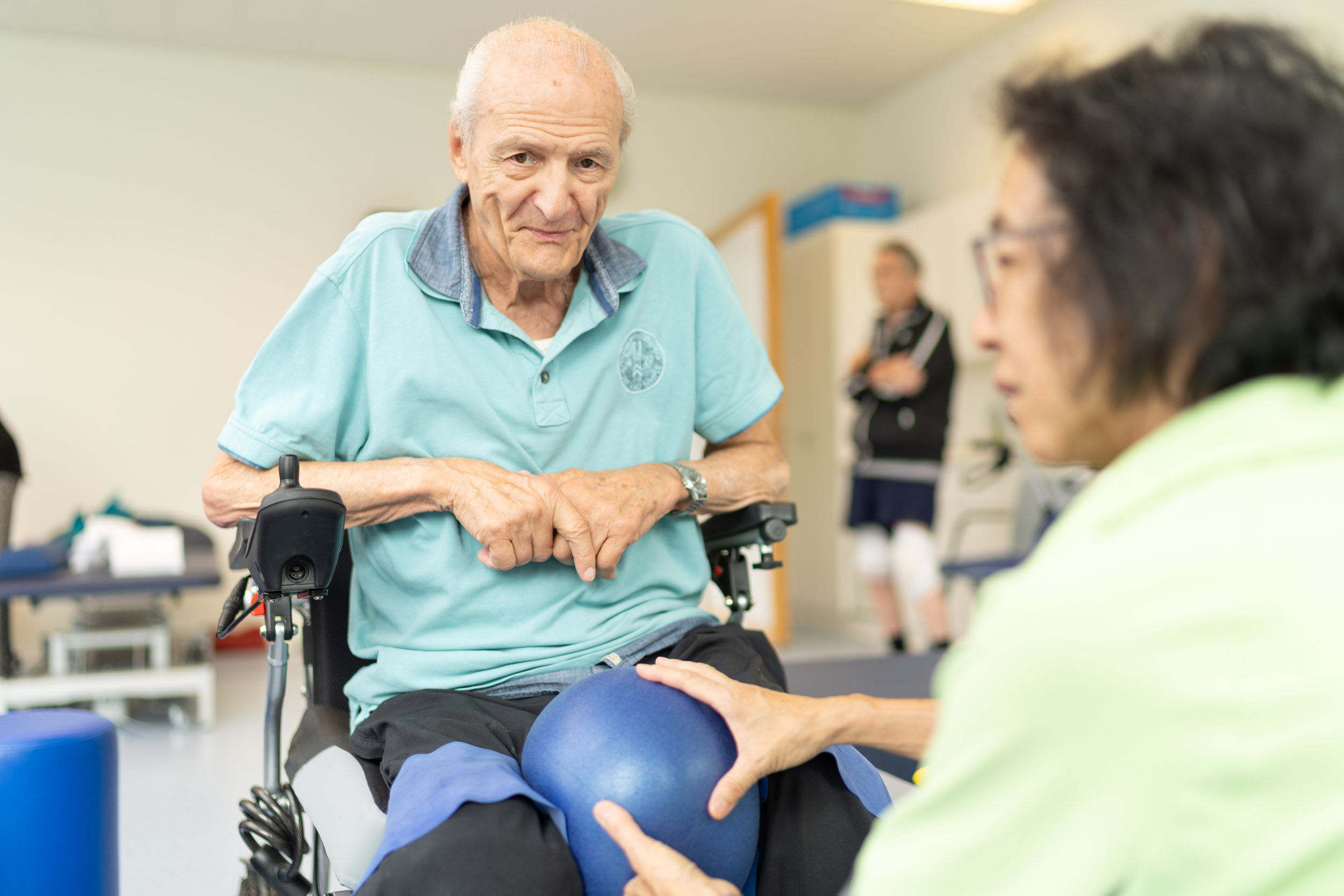 Älterer Patient in der Therapie
