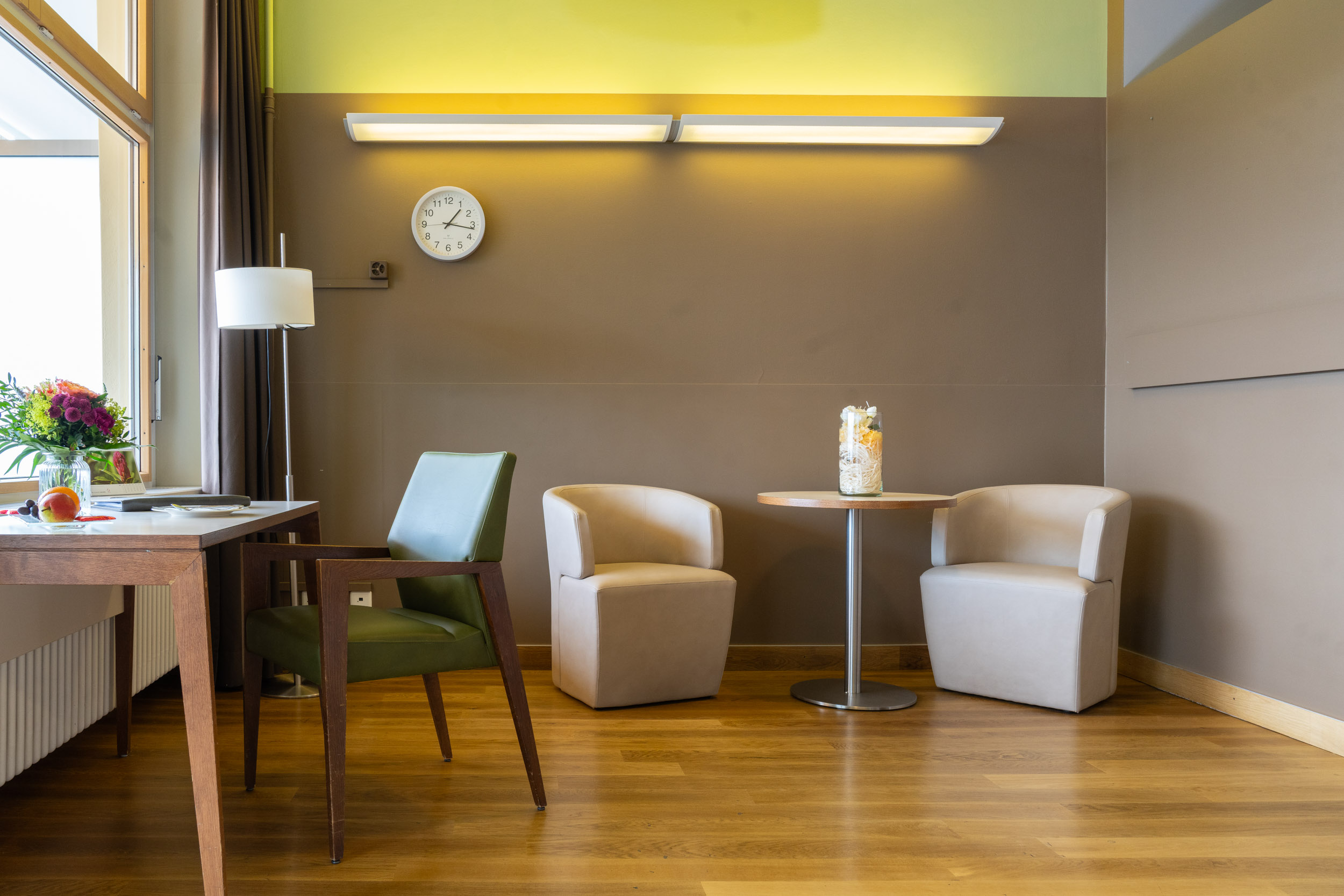 Leseecke in einem Patientenzimmer