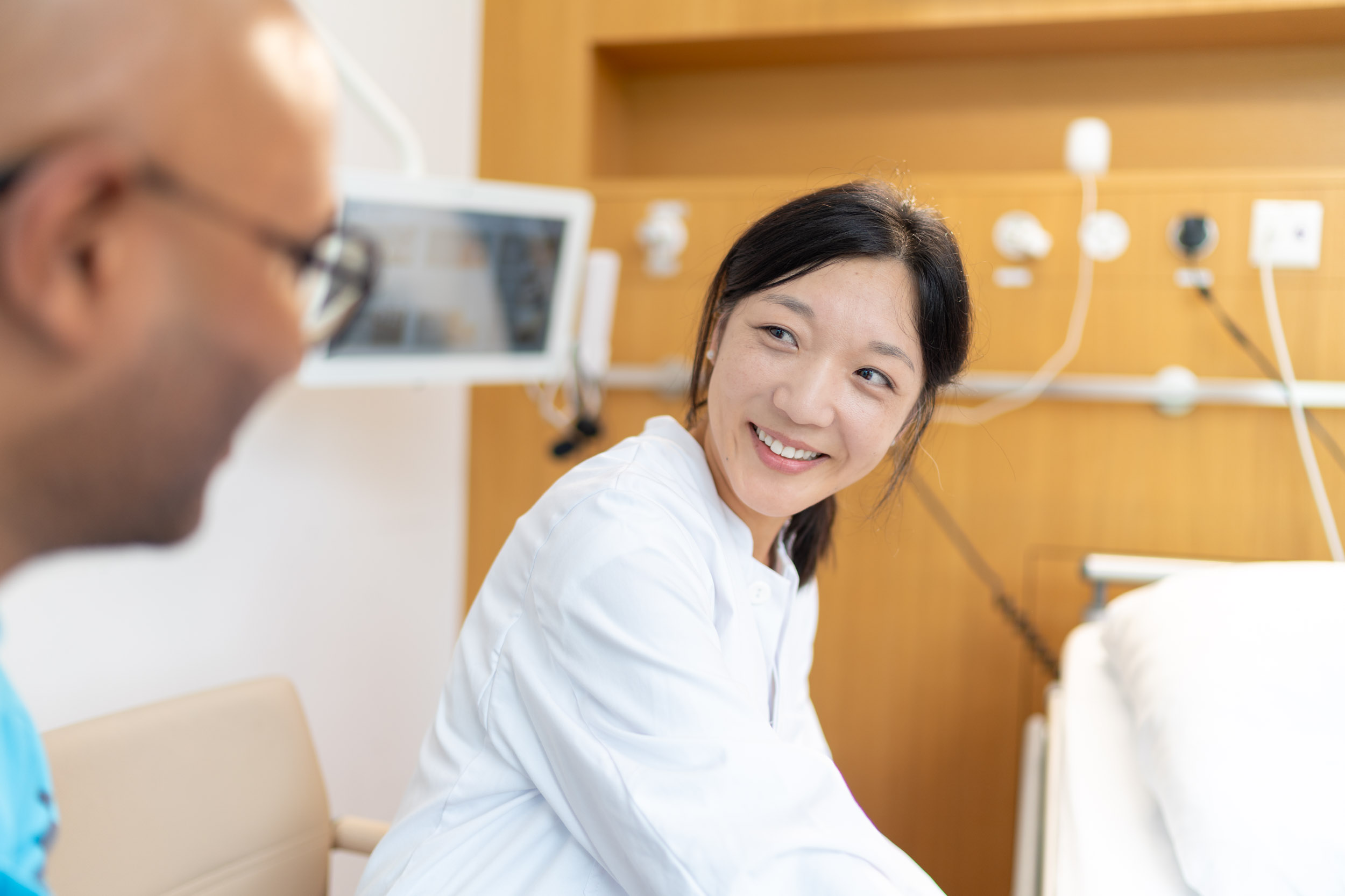 Ärztin mit Pflegefachmann