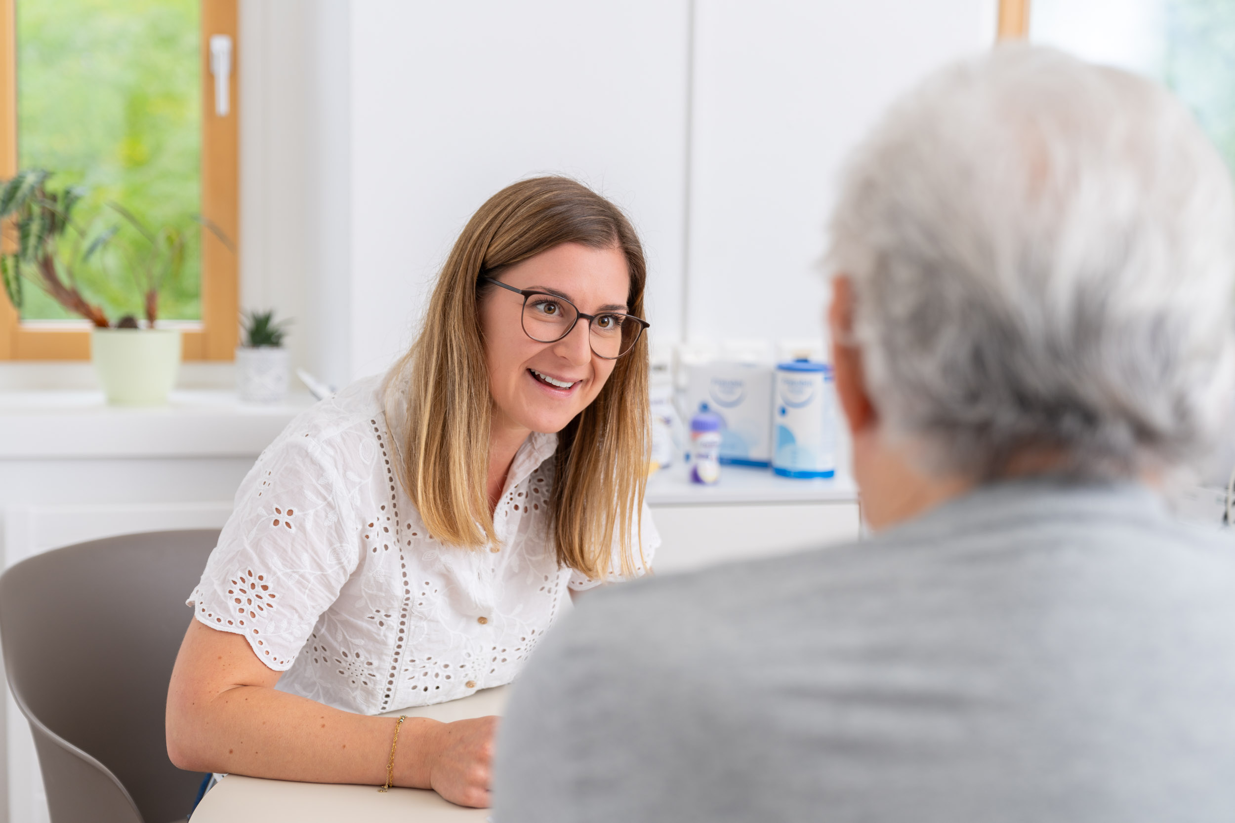 Beratungssituation zwischen Ernährungsberaterin und Patient