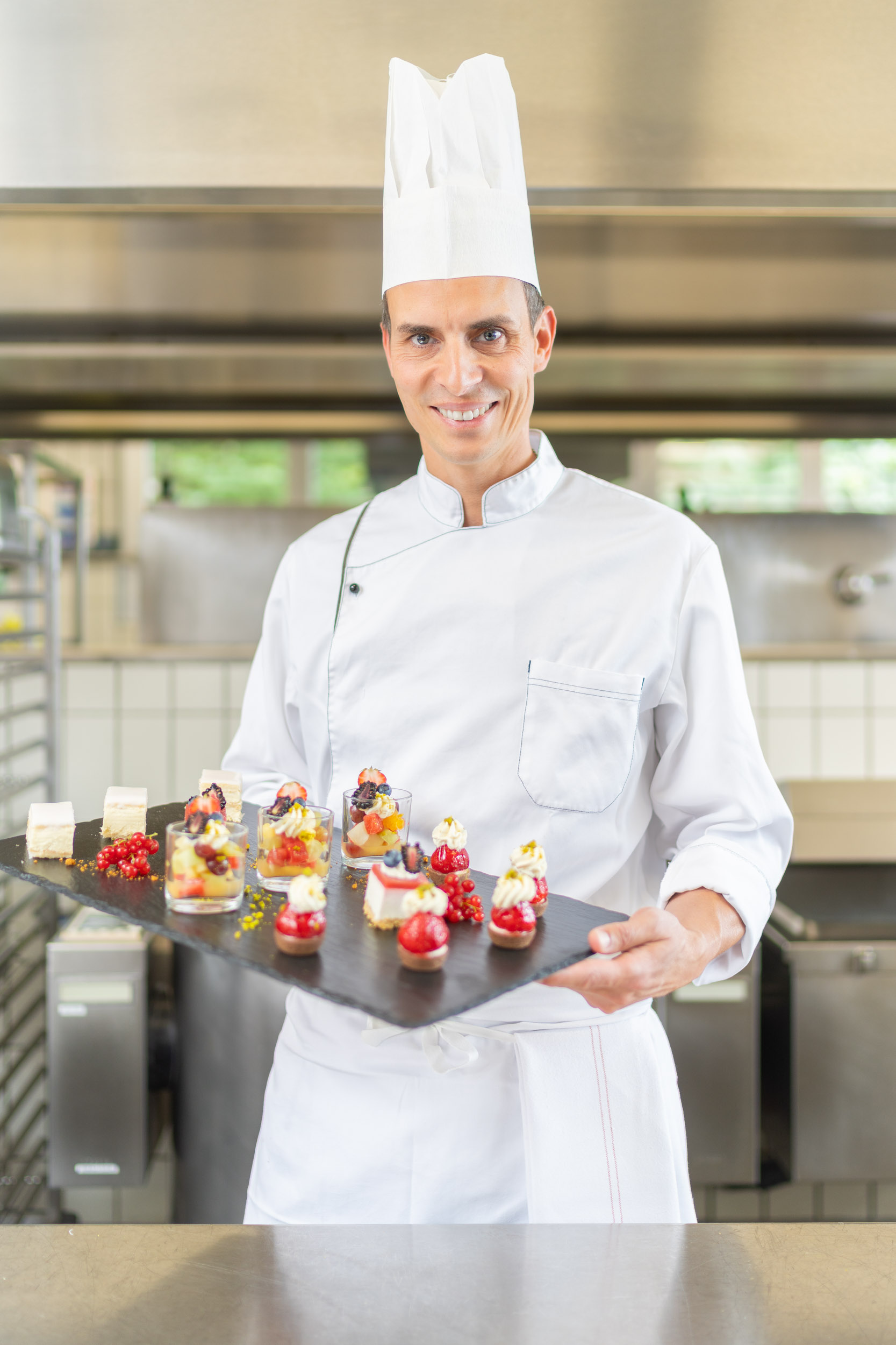 Koch präsentiert Patisserie