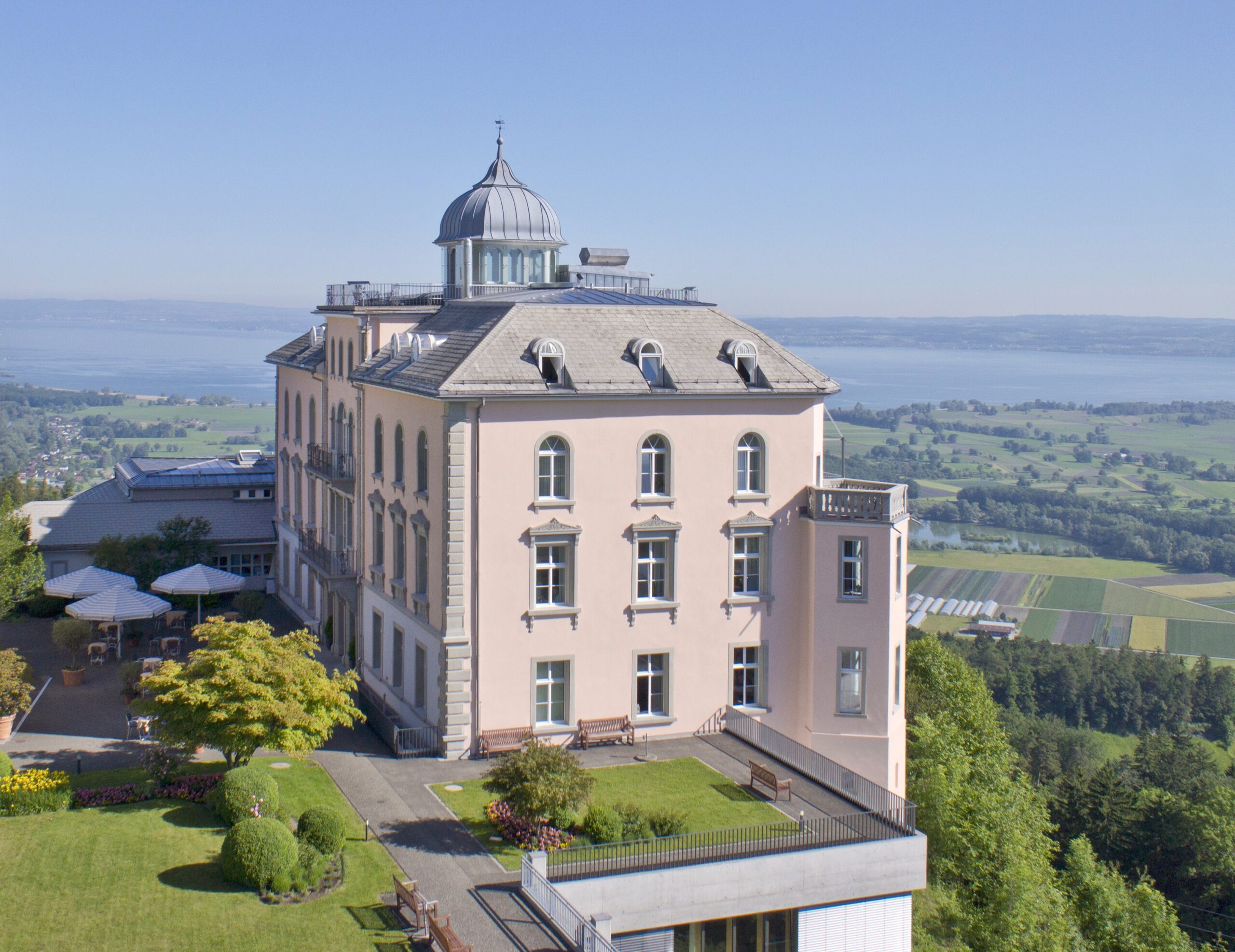Aussenansicht der Rehaklinik Walzenhausen hoch über dem Bodensee